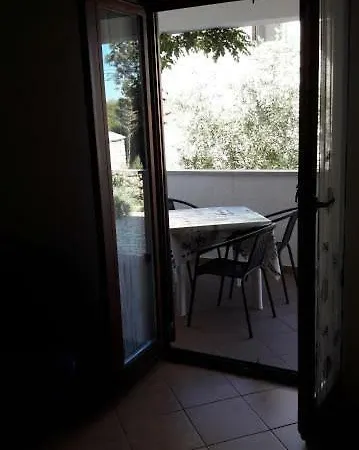 Lea Apartment Cres