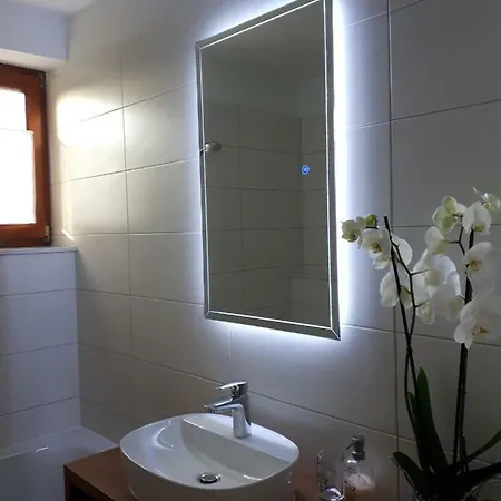 Lea Apartment *